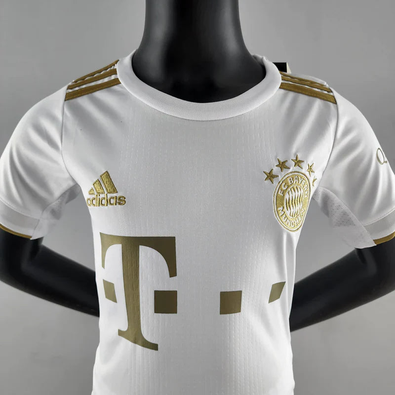 Conjunto Infantil Bayern de Munique 2022/23 - Away