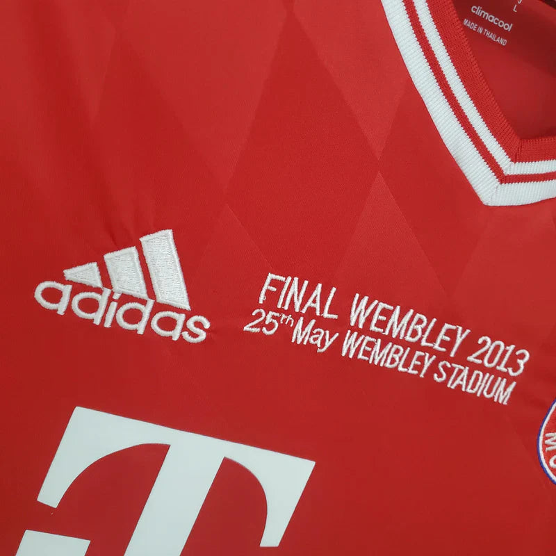 Camisola Retrô Bayern de Munique 2013/14 Home Champions League Edition