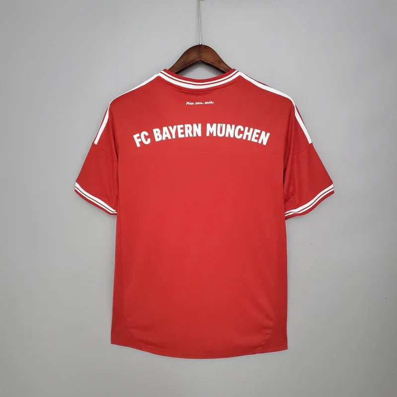 Camisola Retrô Bayern de Munique 2013/14 Home Champions League Edition